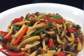 蟹味菇怎么做好吃？这样做出来的蟹味菇鲜香滑嫩，好吃又下饭