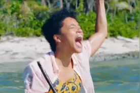 美女流落到一个无人的荒岛，到深夜还有怪物来侵扰她！<一>视频封面