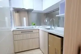 35.26实用面积的居屋。这种房子的产权，业主一半，港府一半；