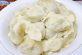白菜素馅水饺这样调馅，有效杀出白菜生气，不放肉，味道依旧鲜美视频封面