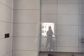 厨房尽量选用60*120规格墙砖，竖着贴