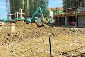 这挖机师傅抄平咋这么牛，一会挖低了一会挖高了视频封面