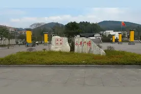 今天我也参拜了王良故居，他年纪轻轻就是军长了，牺牲时只有27岁视频封面