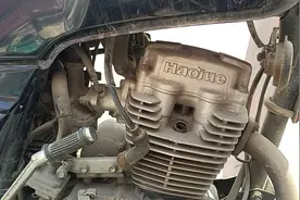 摩托车火花塞拆断了，不用上维修部，只要一个螺丝刀就可以搞定