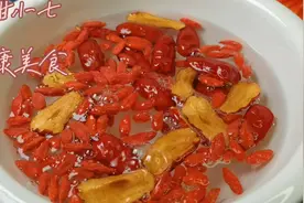 它几乎是整个月子期间的必备汤，虽然做法简单，但催奶的作用很大视频封面