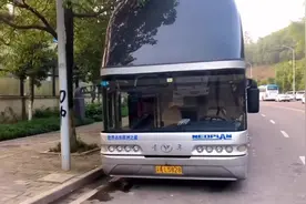 实拍：欧洲之星尼奥普兰青年旅游客运，豪华航空座椅2+1高大上视频封面