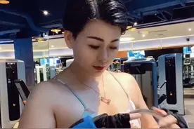 健身俱乐部美女健身操视频封面