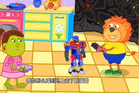 小女孩特别喜欢小宝宝用玩偶当作宝宝悉心的照顾他们视频封面