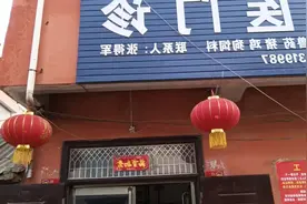 小狗吃鸡骨，诱发细小病毒，便血呕吐，经治疗己好转。视频封面