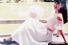 她14岁就成为“校园女神”，出道即巅峰，后来却沦为三四线配角！视频封面