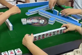 红中变，少妇包租婆两个红中才叫四飞，看能不能飞起来。视频封面