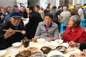我们重庆结婚风俗男方半夜4点出发来女方家吃早饭，为了来接新娘视频封面