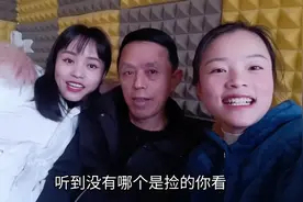 甜甜明天一岁了，二妹的爸爸第一次来李家坡，二妹笑得嘴都合不拢视频封面