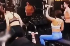 搞笑视频 美女你屁股坐我脑袋上了视频封面