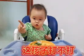 2岁宝宝吵架脾气大有多可怕，对爸爸动手翻白眼，这孩子打不打视频封面