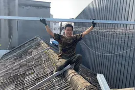 农村老瓦房改建成别墅房顶，全部用新型材料树脂瓦，这效果真不错视频封面