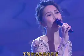古装美女袁彩云翻唱经典歌曲《值得》现场版，太好听了