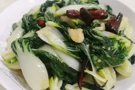 大厨教你（炝炒小白菜）白菜翠绿入味不出水，好吃又下饭建议收藏视频封面