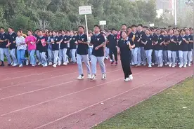阜阳市城郊中学高一高二早晨跑操视频封面