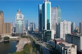 建设大道高楼林立，巨头云集，航拍武汉金融街视频封面