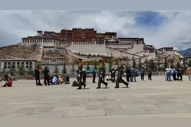 今天走了一天的路累的要死，回到布达拉宫心情就好了视频封面