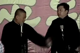 相声：谦父有个外号叫“扒衣“老爷，都是丫环们给他 起的外号视频封面
