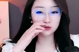 菲儿，直播间，和粉丝互动聊天视频封面