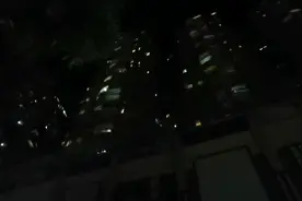 刚吃完宵夜出来散散步，你们现在都在干嘛？视频封面