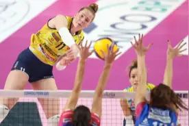 【哈克25分MVP集锦 意甲女排科内利亚诺3-0诺瓦拉】视频封面
