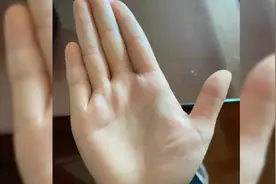 掌心明堂之处明显低洼凹陷，具备发财发达的命