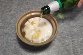 夏天家里到处是小飞虫，教你4招，蚊虫、果蝇全消灭，太管用了