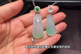 老板娘在线分享俩枚甜甜的翡翠福瓜吊坠，网友：清新脱俗视频封面