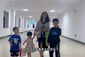 老大耳朵不知怎么回事偶尔犯疼，看了两次医生都没用！视频封面