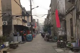 南京的城中村是什么样的呢？居民晾晒衣物的地方让人觉得很惊讶