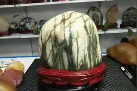 这方独特的石头，他文理清晰， 四比度明显 值得收藏的一方美石视频封面