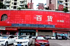 东莞清溪电动车走机动车道罚50元，不戴安全帽罚款20元，交警躲抓视频封面