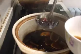 娃们有点着凉咳嗽，给他们熬点橘皮红糖姜汤水！视频封面