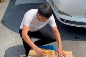 安装荷兰ENDURO拖挂房车的自行车架视频封面