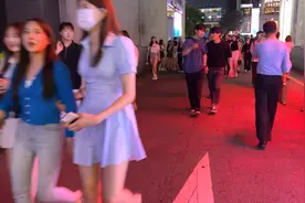 江南夏日的夜晚，处处散发着荷尔蒙的气息...视频封面