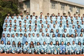 扬子石化2022年新入职员工合影，有你吗？视频封面