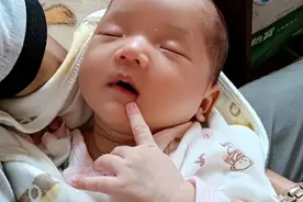 第十集新生儿背部按摩的好处，你一定要学一学。视频封面