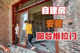 农村自建房，阳台安装三轨推拉门，夏天通风防蚊虫冬天防风采光