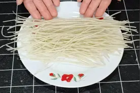 凉拌粉条这样做既劲道又好吃，清淡开胃特别下饭，做法特别简单视频封面