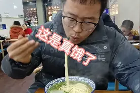 这立福真是饿坏了，干豆腐大他俩吃的真香啊！视频封面