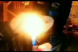 有一个男人曾经啃爆了一个打火机，那就是蝙蝠哥。-视频封面