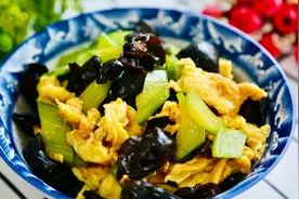 超级简单又营养的快手下饭菜:黄瓜木耳炒鸡蛋，5分钟炒一大碗视频封面