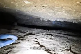 极其狭窄压抑的洞穴里，仅能爬着进去！第一人称视角带你探索！视频封面