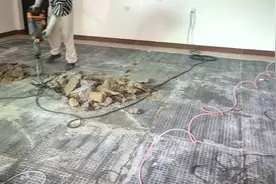 地板砖起拱翘起，怎么维修才能确保不再起拱的最正确做法！视频封面