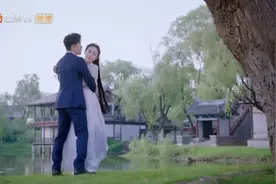 小暖拍戏，叶总来探班，俩人甜蜜互动被同事撞见😂视频封面