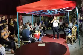 陕西秦腔乐队，丧葬单人双唢呐锣鼓节奏，配合完美，全场掌声热烈视频封面
